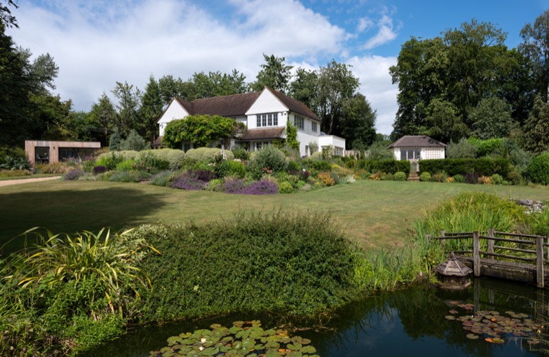 Sidebar random image